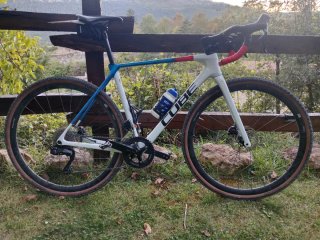 Bicicleta CUBE Gravel