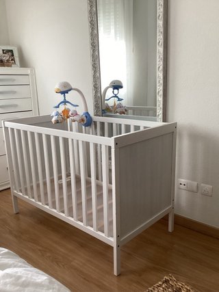 Culla Ikea con materasso e biancheria da letto