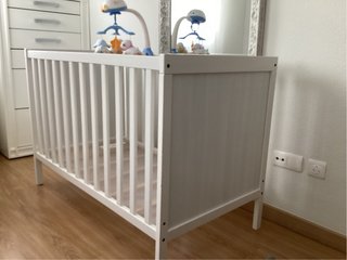 Culla Ikea con materasso e biancheria da letto