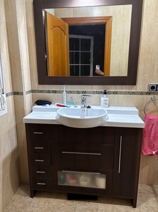 Mueble de baño y espejo