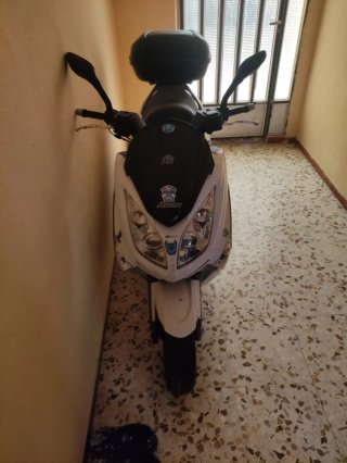Scooter AEON 125 CC Blanca