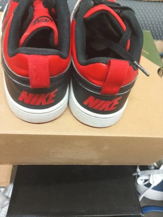 Scarpe sportive Nike per bambini rosse e nere