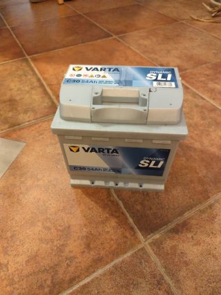 Batería Varta C30 54Ah 12v 530A Dynamic SLI