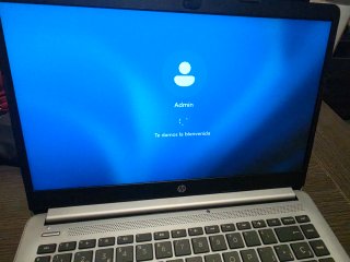 Portátil HP 245 G8 Ryzen 5 8GB RAM 256GB M.2