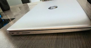 Portátil HP 245 G8 Ryzen 5 8GB RAM 256GB M.2