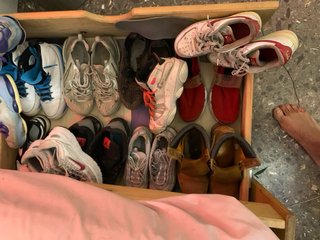 Abbigliamento, scarpe, cappelli, di seconda mano ma in ottime condizioni