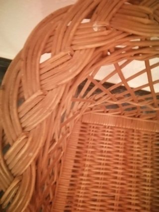 Silla de mimbre y madera