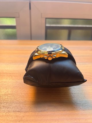 Reloj bañado en oro con esfera azul