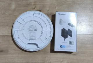 Ubiquiti UniFi AC Pro + PoE Adapter