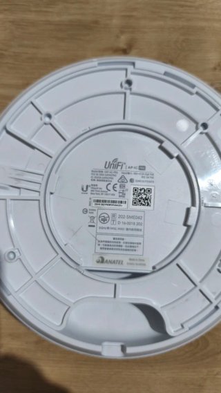 Ubiquiti UniFi AC Pro + PoE Adapter