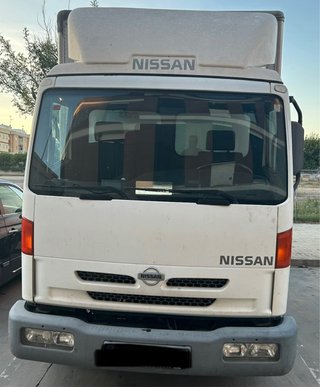 Nissan Atleon 2001
