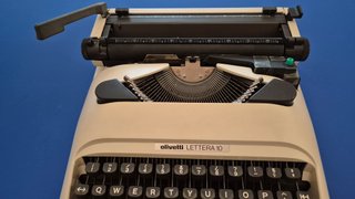 Máquina de escribir Olivetti Lettera 10