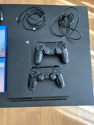 PS4 500GB + 2 Controller + 6 Giochi + HDD