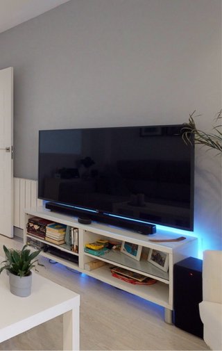Mueble TV blanco y cristal