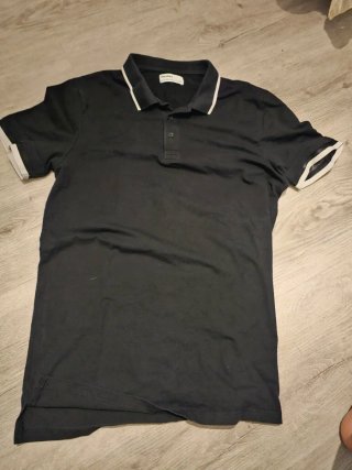 Polo Bershka Negro con Detalles Blancos