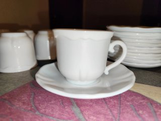 Taza de porcelana con platillo vintage