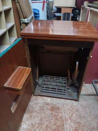 Máquina de coser Alfa antigua