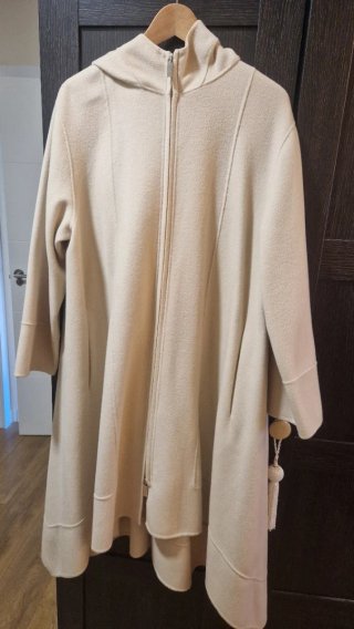 Abrigo lana beige con capucha