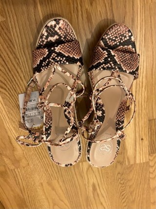 Sandalias cuña nuevas  talla 39