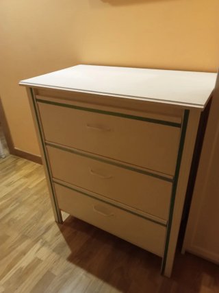 Cómoda de madera y plástico beige