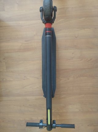 Patinete eléctrico gris