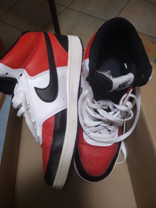 Scarpe Nike in pelle rosse e bianche