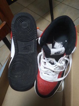 Scarpe Nike in pelle rosse e bianche