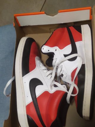 Scarpe Nike in pelle rosse e bianche