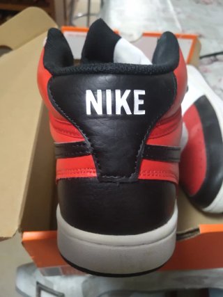 Scarpe Nike in pelle rosse e bianche