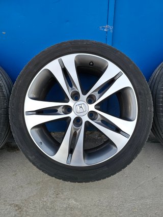 Llantas Honda Acoord 8 Type S con neumáticos