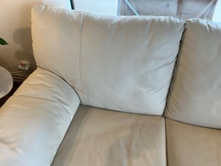 Sofá de piel beige 2 plazas