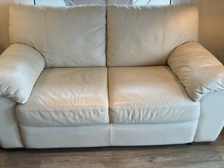 Sofá de piel beige 2 plazas