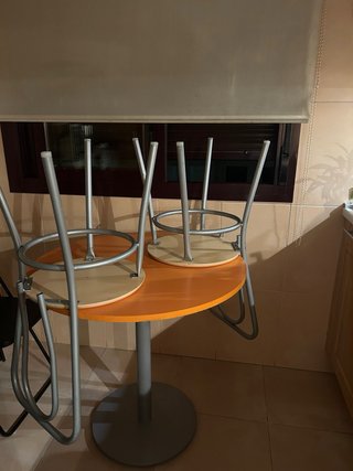 Mesa redonda cocina y 2 sillas