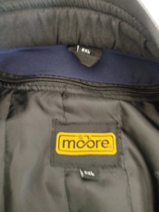 Chaqueta de moto azul con ventilación