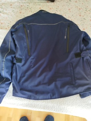 Chaqueta de moto azul con ventilación