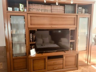 Mueble TV salón madera y cristal