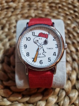 Reloj Timex Snoopy con correa roja
