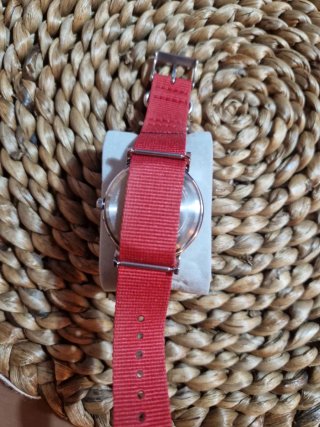 Reloj Timex Snoopy con correa roja