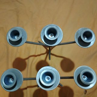 Candelabros de metal plateado