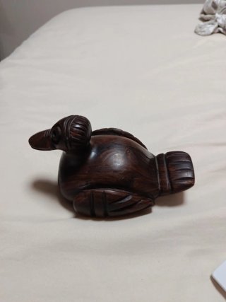 Figura de Pato de Madera Marrón