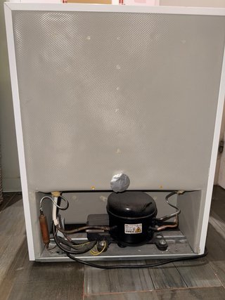 Frigobar FrigeluX descompuesto