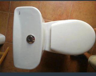 Inodoro de porcelana blanco