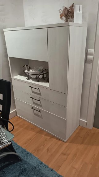 Mueble de salón blanco