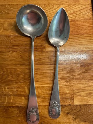 Cucharón y cazo bañados en plata