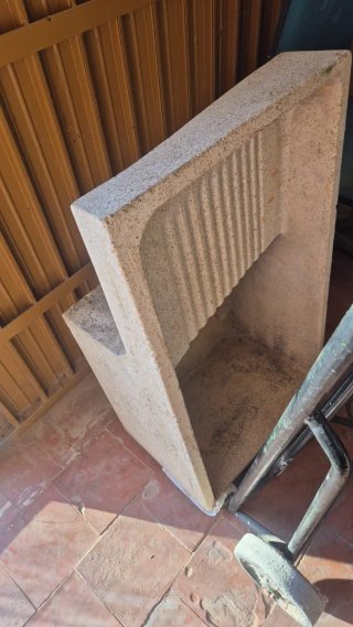 Fregadero antiguo de granito