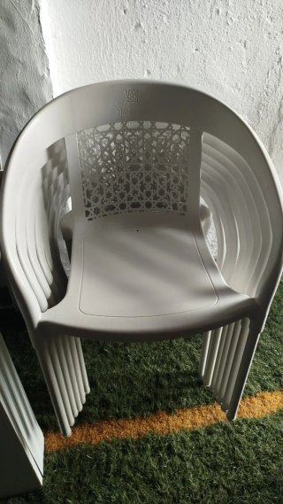Sillas de plástico apilables