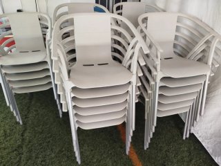 Sillas de plástico apilables