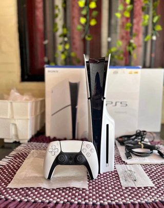 PlayStation 5 Slim 1TB + 2 Controller Come Nuovo