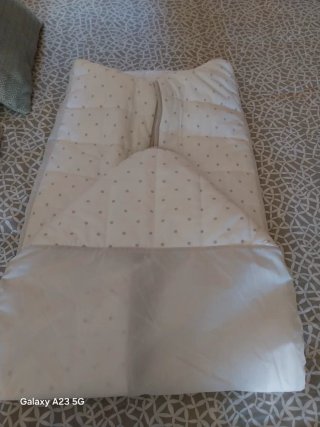 Protector cuna Ikea blanco lunares