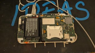 Nintendo 2DS XL danneggiata - da riparare